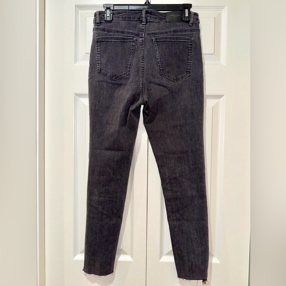 Urban Revivo Jeans Sz 4 High Rise Skinny Black Fade Ripped Raw Hem Stretch - Picture 3 of 10